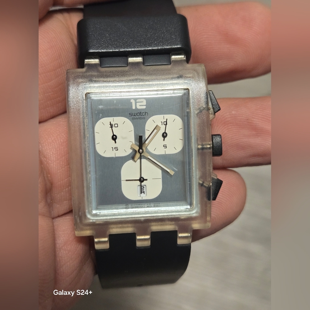 MONTRE CHRONOGRAPHE CARRÉ SUEK402 FONCTIONNELLE